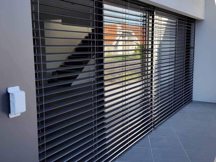 Installation de brise soleil orientable