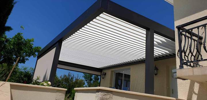Fabricant et installateur de portes de pergola Clermont-Ferrand