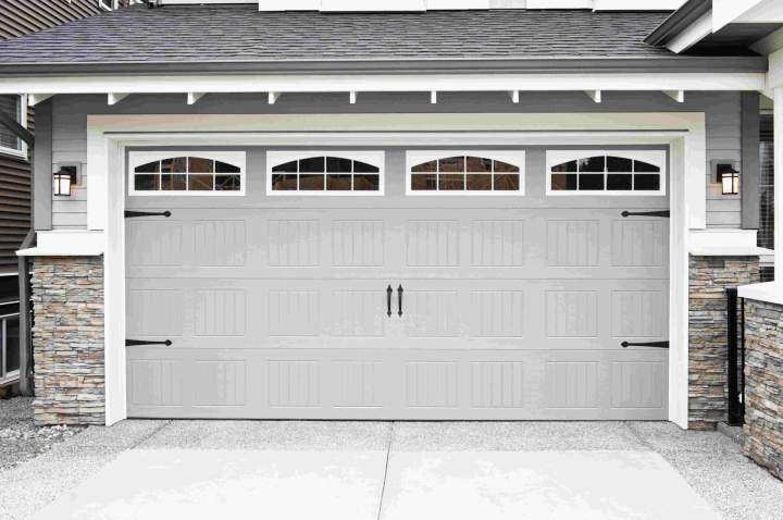 Quel est le modèle de porte de garage le plus connu ? Clermont-Ferrand<br>Pose de porte de garage, Clermont-Ferrand<br>Fabrication de porte de garage, Clermont-Ferrand